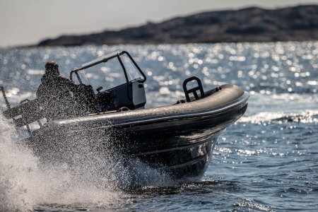 rupert r6 jockey | compact designs with big-boat spirit image 5